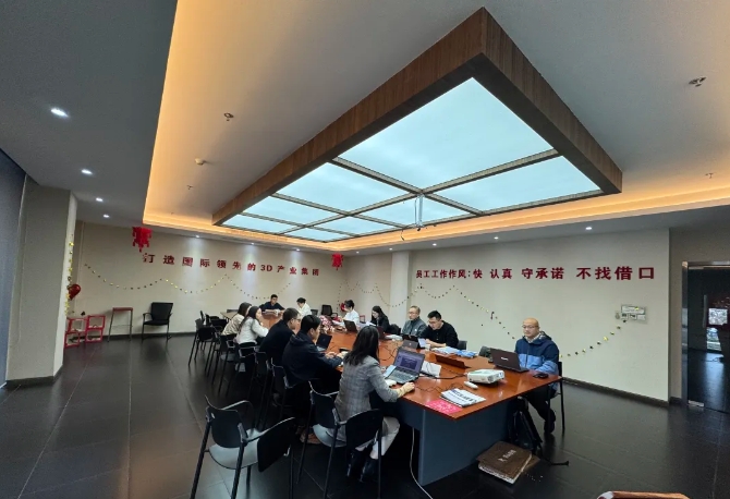 為深入貫徹中共中央、國務(wù)院印發(fā)的《國家標(biāo)準(zhǔn)化發(fā)展綱要》，落實加快數(shù)字化發(fā)展、建設(shè)數(shù)字中國的戰(zhàn)略部署，和《上海市全面推進(jìn)城市數(shù)字化轉(zhuǎn)型“十四五”規(guī)劃》，推進(jìn)上海城市數(shù)字化轉(zhuǎn)型標(biāo)準(zhǔn)化建設(shè)，數(shù)造科技積極響應(yīng)這一號召，成為上海市浦東新區(qū)第一批試點數(shù)字化改造企業(yè)之一，并順利通過驗收。  圖片  圖片  圖片  圖片  圖為上海市城市數(shù)字化轉(zhuǎn)型工作領(lǐng)導(dǎo)小組部分領(lǐng)導(dǎo)和南匯工業(yè)園區(qū)領(lǐng)導(dǎo)、上海數(shù)造領(lǐng)導(dǎo)班子成員參加數(shù)字化改造驗收答辯  圖片  參觀上海數(shù)造大廳的數(shù)字化制造“黑湖小工單”生產(chǎn)工序看板  數(shù)造科技自成立之初，創(chuàng)始人趙毅博士就以“數(shù)造”為企業(yè)命名，蘊(yùn)含數(shù)字化制造和變革的深遠(yuǎn)意義，與此時政府推進(jìn)聚焦制造業(yè)與數(shù)字化改造深度融合。未來，數(shù)造科技將不斷提升公司智能化、數(shù)字化、信息化改造力度，全面提升公司綜合管理和運(yùn)營水平，著力實現(xiàn)智能制造高質(zhì)量發(fā)展。